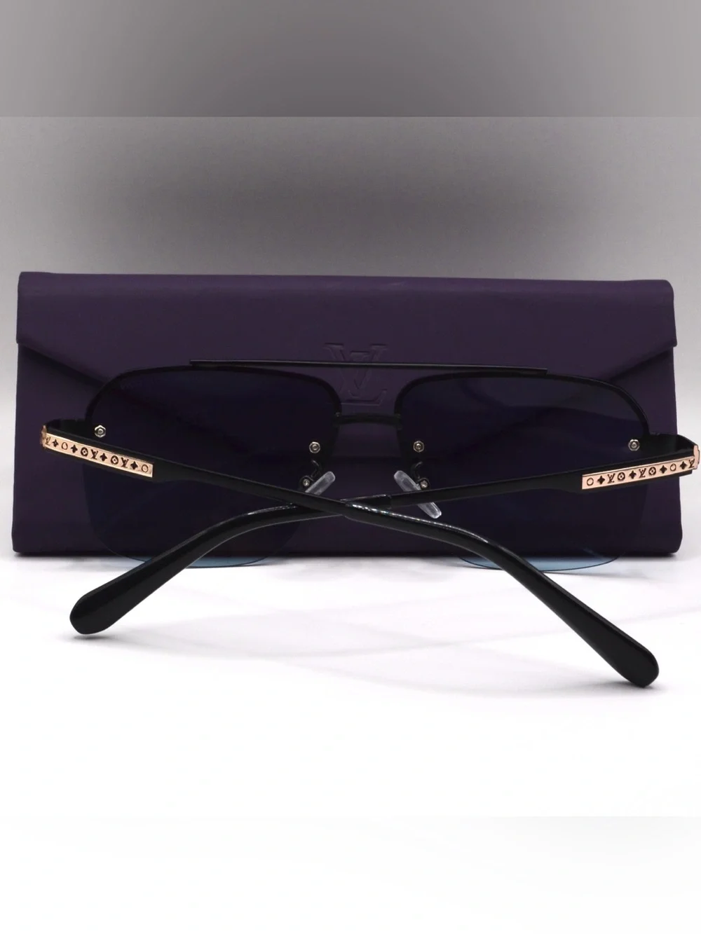 Louis Vuitton Men’s Sunglasses – Black / Purple-Blue Gradient – New – 61-14-138